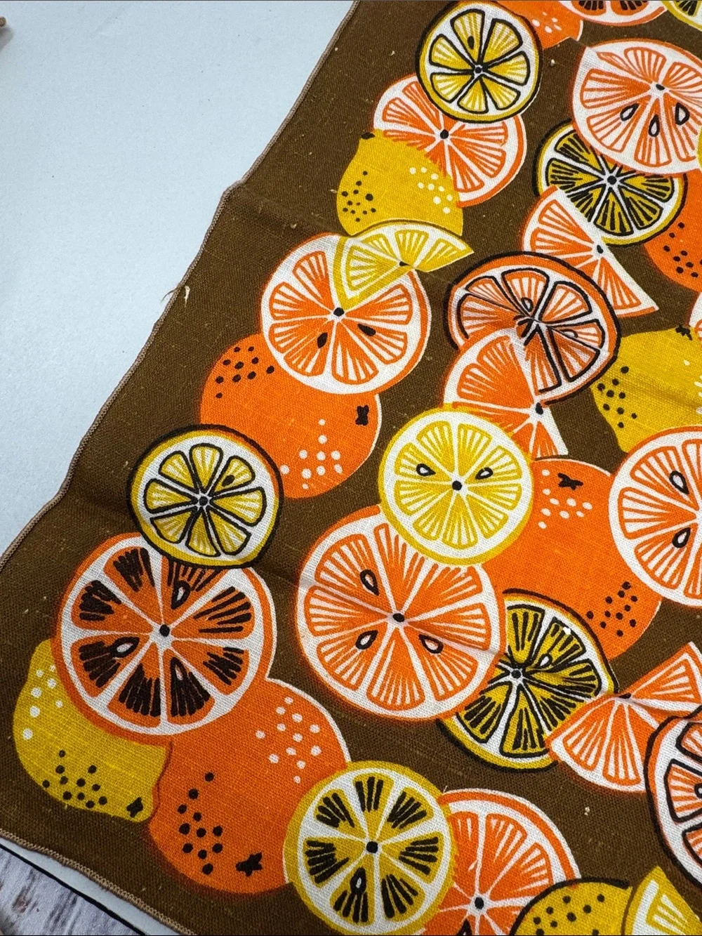 VINTAGE NAPKINS CITRUS PRINT BROWN BACKGROUND ORANGES LEMONS LOT OF 4 60S 70S